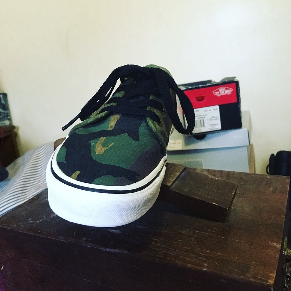 Vans - Picture 2 of 7